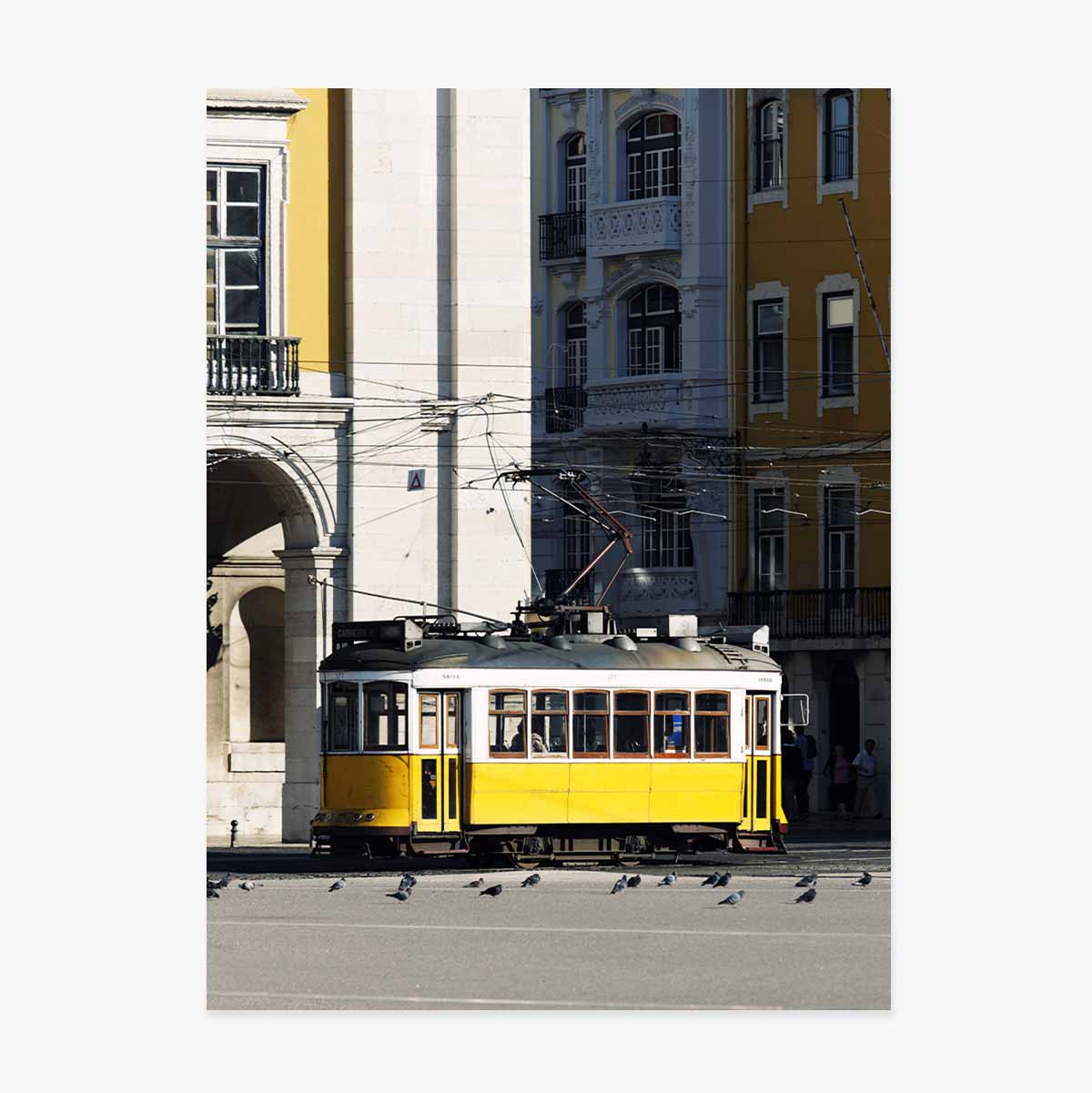Plakat „Żółty tramwaj w Lizbonie, Portugalia”