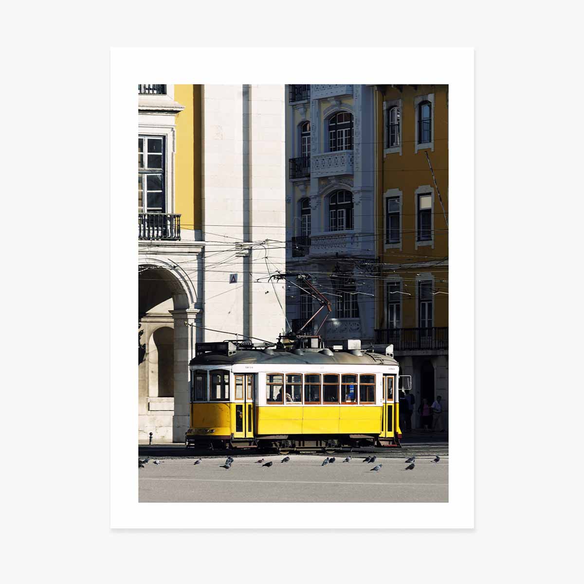Plakat „Żółty tramwaj w Lizbonie, Portugalia”